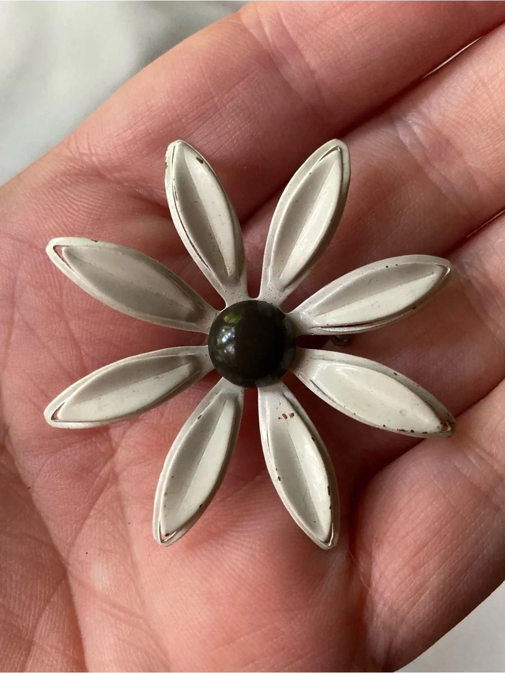Vintage Flower Power Layered Petal White Enamel Daisy Brooch Pin w/ Dark Center!